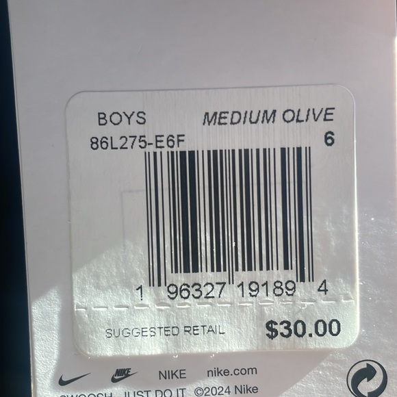 New Nike DRI-FIT shorts Olive size 6 boys - Picture 4 of 4